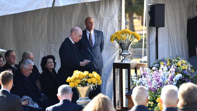Pres-Monson-Burial5461-2018