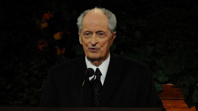 Robert-Hales-Oct-2010-gconf-sa.jpg