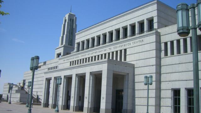 Vista do Centro de Conferências da Igreja, em Salt Lake Ciyt, Utah